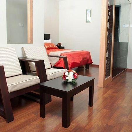 โฮเต็ล บลู ชิป Hotel Kochi ภายนอก รูปภาพ
